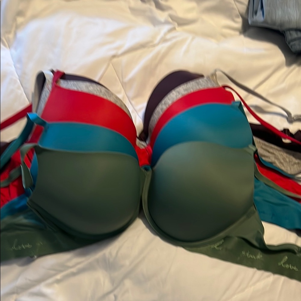 5 PINK Victoria's Secret Green and Red Everyday Bras
